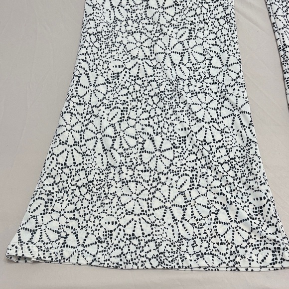 Veronica M Monochrome Floral Wide Leg Jeans - Picture 4 of 9